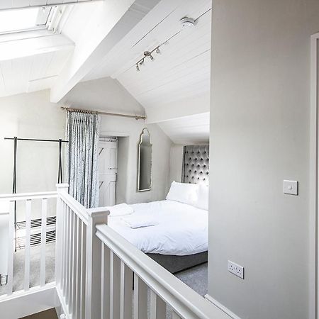 The Artists Loft - A Superb Cottage Sensitively Converted From A Grade II Listed 17Th Century Building Бэйквэлл Экстерьер фото