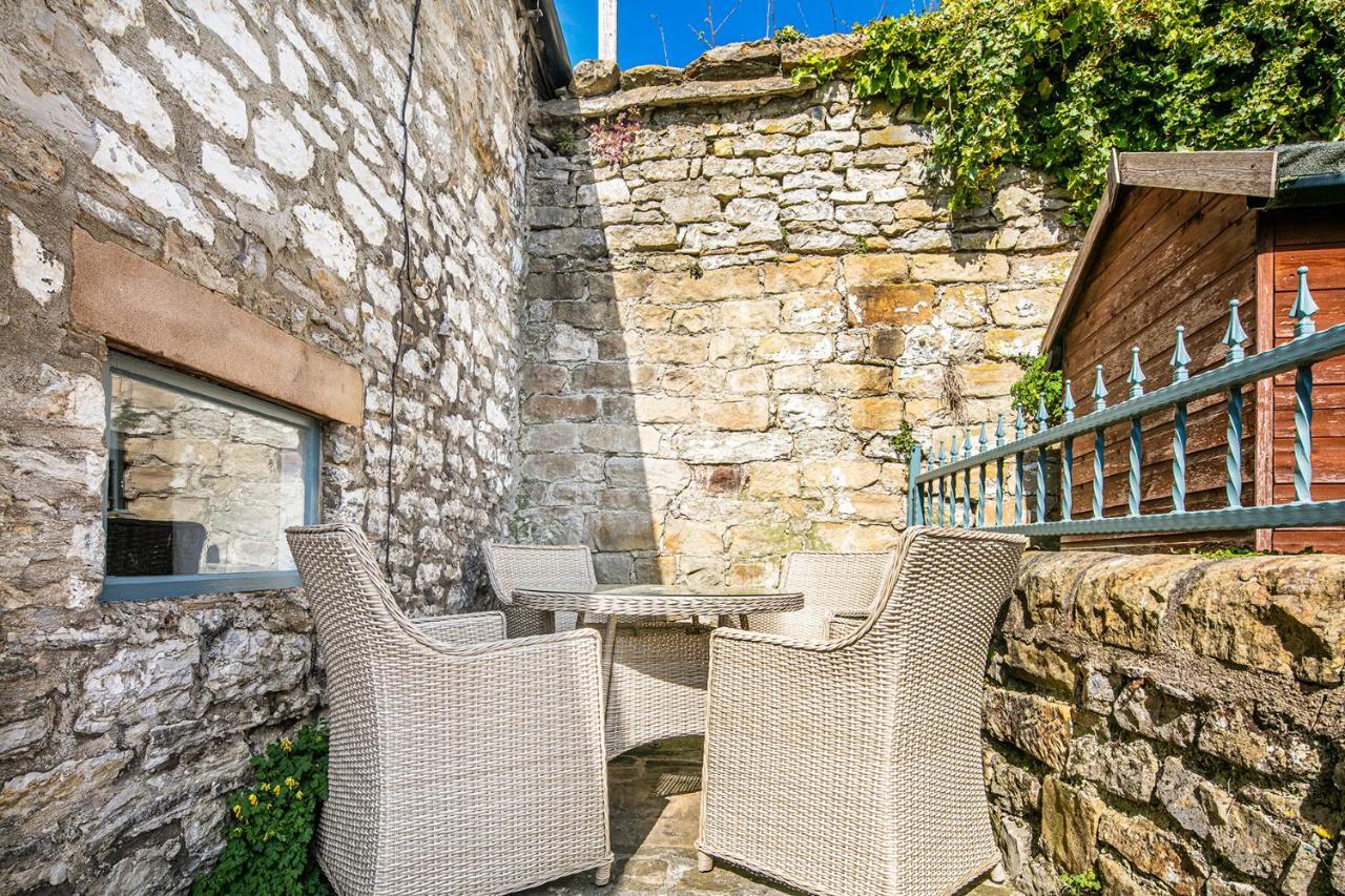 The Artists Loft - A Superb Cottage Sensitively Converted From A Grade II Listed 17Th Century Building Бэйквэлл Экстерьер фото