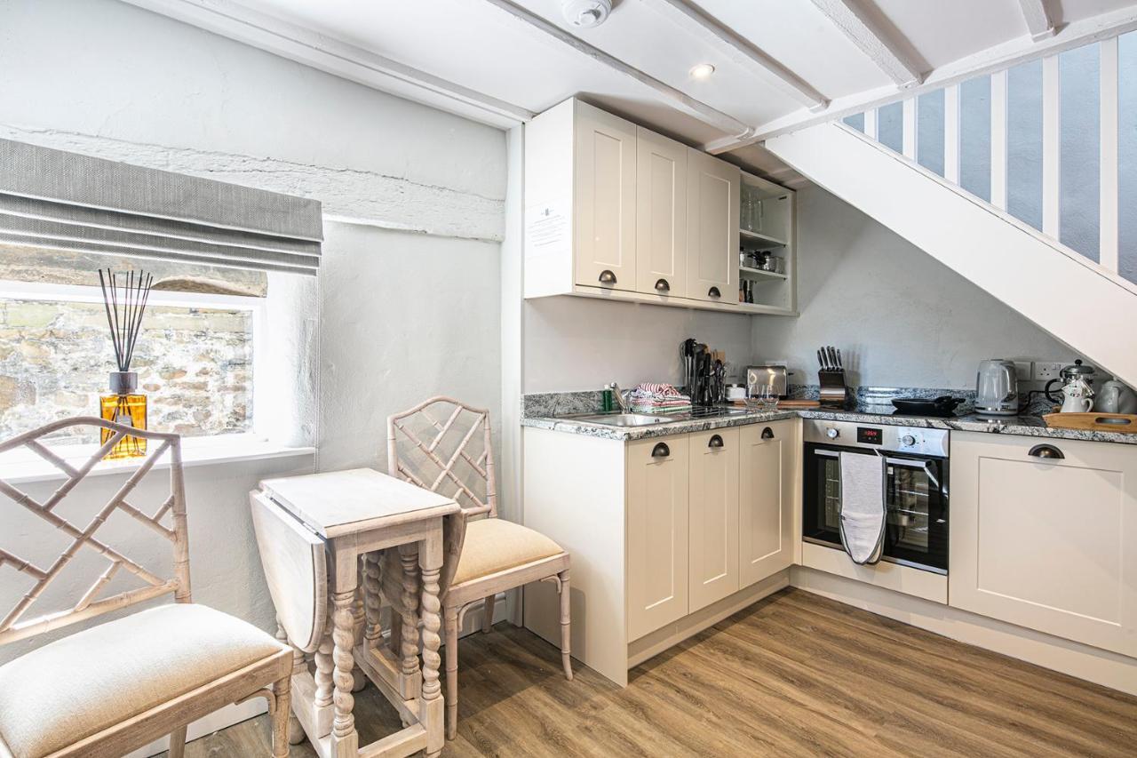 The Artists Loft - A Superb Cottage Sensitively Converted From A Grade II Listed 17Th Century Building Бэйквэлл Экстерьер фото