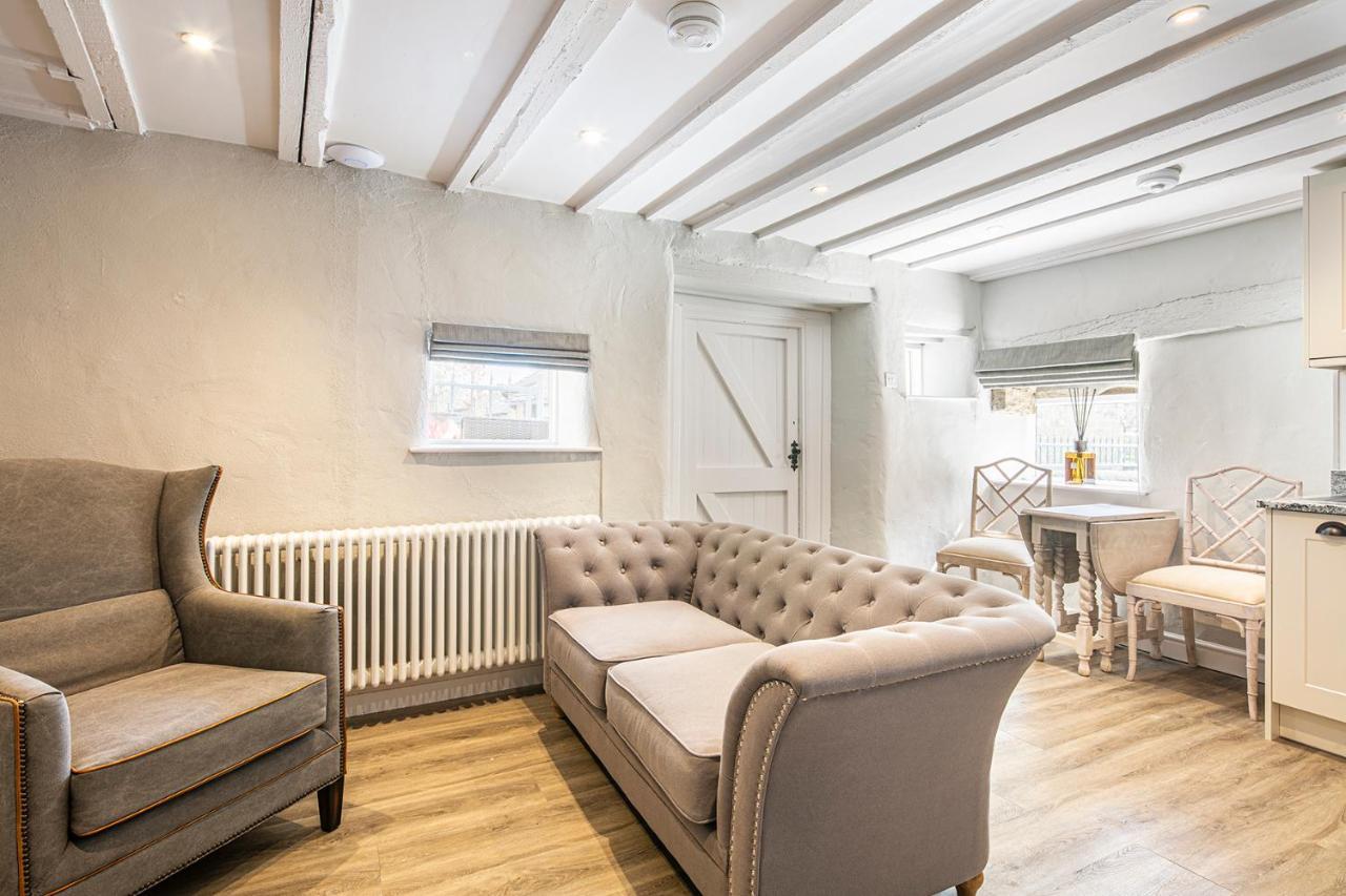 The Artists Loft - A Superb Cottage Sensitively Converted From A Grade II Listed 17Th Century Building Бэйквэлл Экстерьер фото